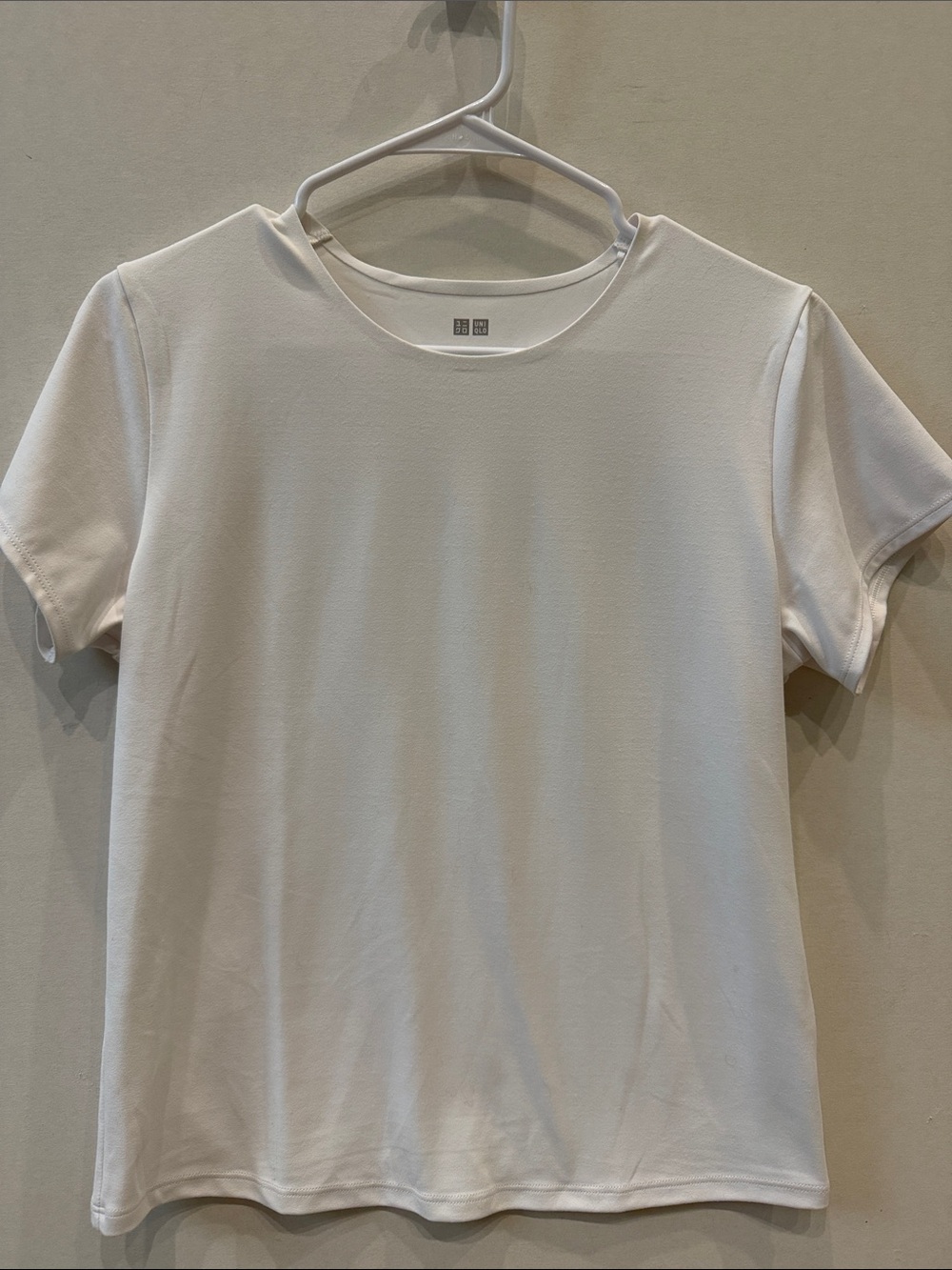 Uniqlo Women's Short Sleeve Crew Neck Tee in White